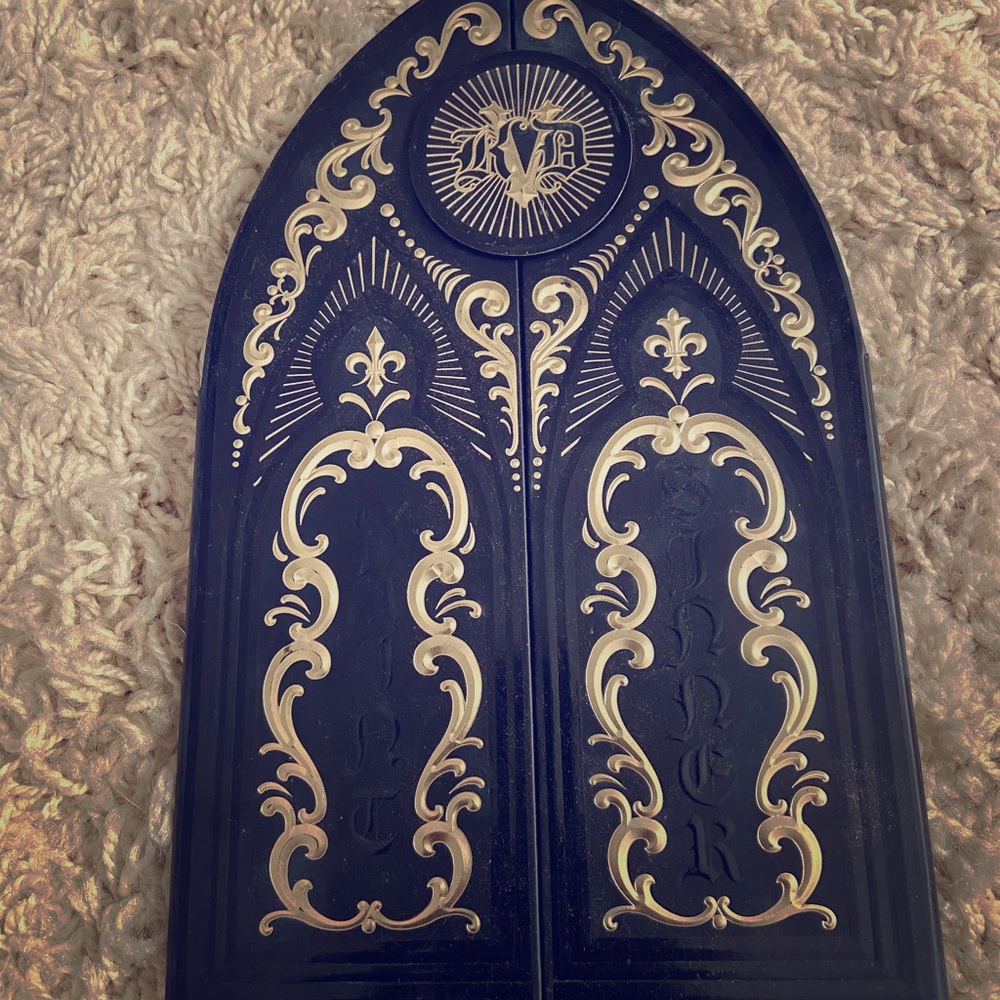 Kat Von D Saint & Sinner palette
